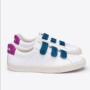 Vejas womens Esplar Leather 3 Locks White Glitter